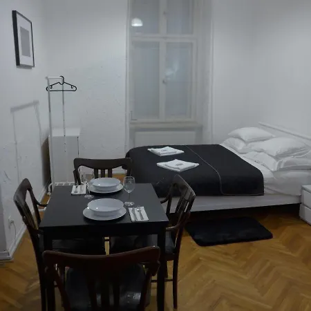 Apartament R7 *